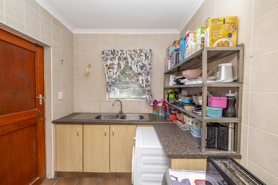 4 Bedroom Property for Sale in Uitzicht Western Cape